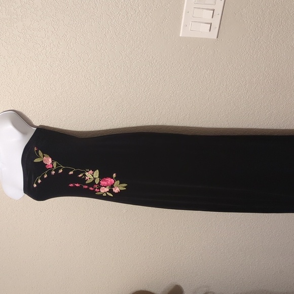 City Triangles vintage black velvet floral embroidered strapless maxi dress - Picture 7 of 11
